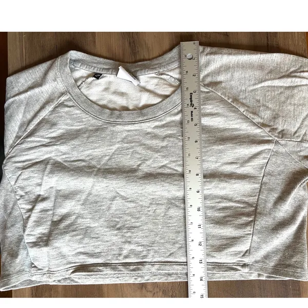 Gymshark Gray Cropped Long Sleeve Athletic Top Sweatshirt‎ Women's Size M - Image 8