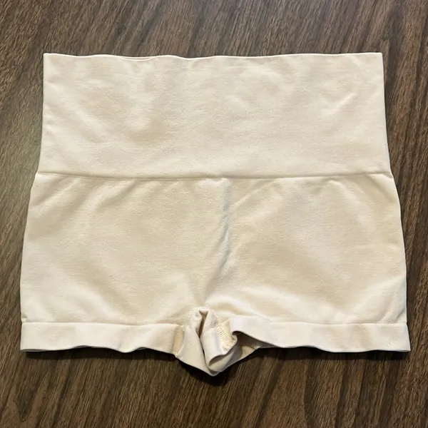 Spanx Medium Everyday Shaping Boyshort - Image 3