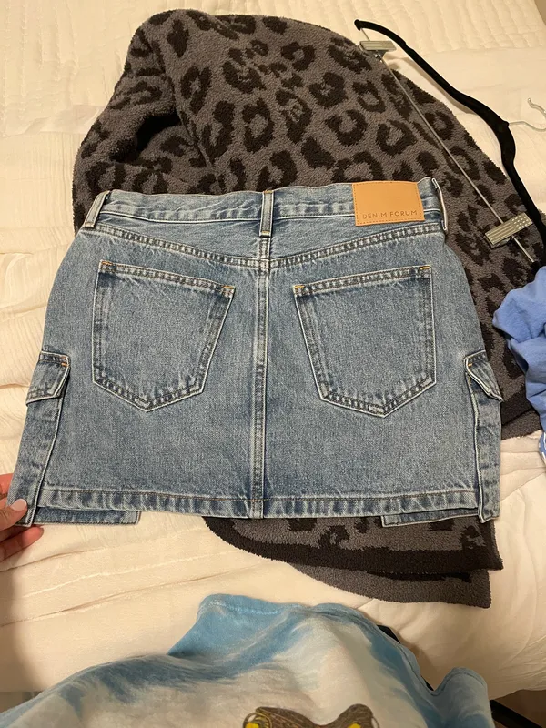 Aritzia The 90s mid-rise cargo mini skirt - Image 2
