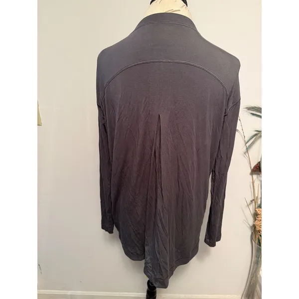 Lululemon Long Sleeve Top Grey Pleated Back‎ Athletic Athleisure Women's - Image 3