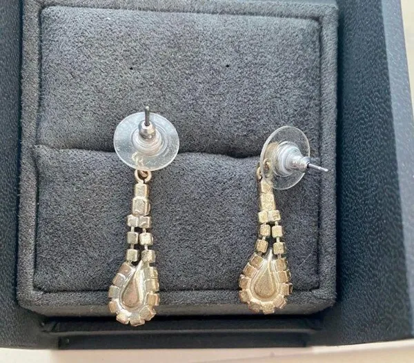 Beautiful Rhinestone Drop Earrings - In perfect condition! 💎 🤍 - Image 3
