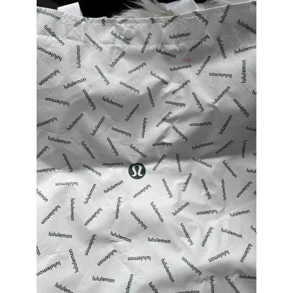 Lululemon White and Green Reusable Tote Bag - Stylish & Eco-Friendly - Image 2