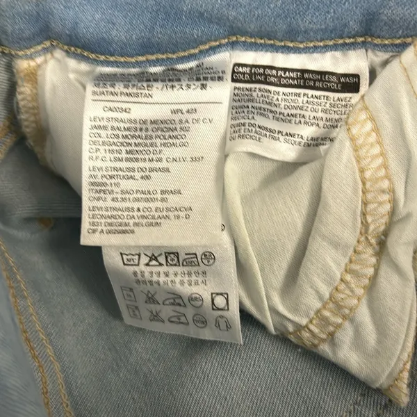 Levi's 535 Ultra Low Rise Legging Crop NWT Size 27 Light Wash Color Variation - Image 8