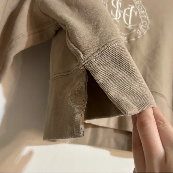 Abercrombie & Fitch The Hamptons Sport Club Crewneck Cropped Sweatshirt Small - Image 4