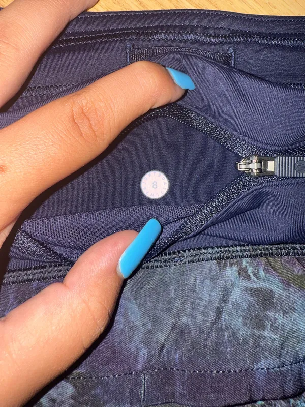 Lululemon Shorts 2.5" Speed Up Low-Rise - Image 3