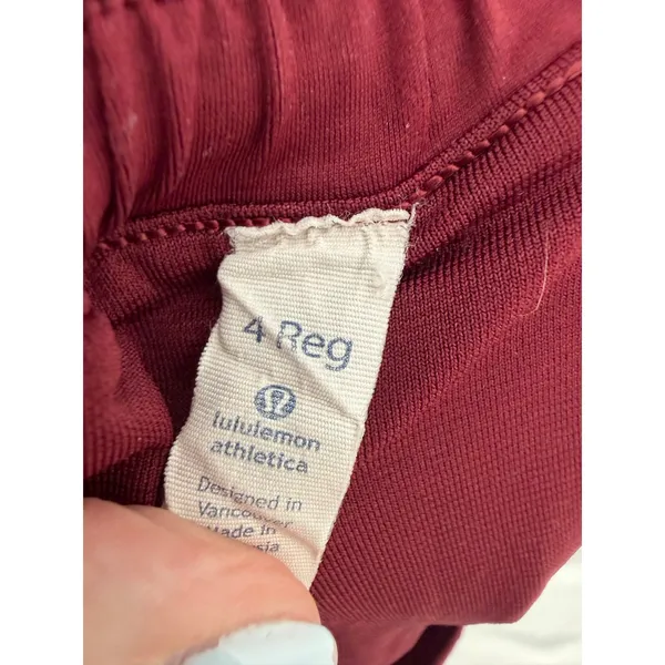 Lululemon Hotty Hot Short 2.5" size 4 - Image 5
