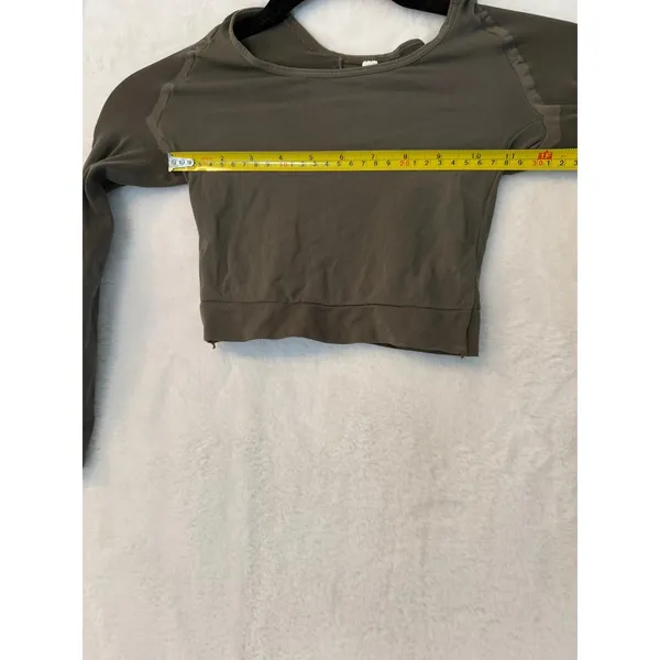 Spanx Womens Long Sleeve Crop Top Medium Olive Green Athletic Compression 20155R - Image 5