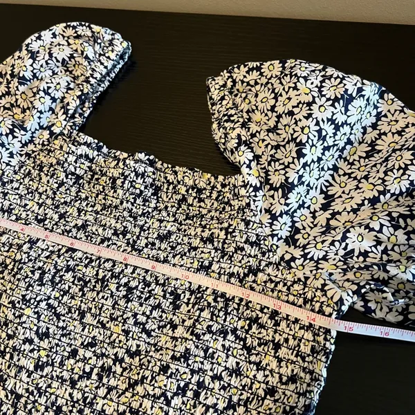 J. Crew Puff Sleeve Smocked Peplum Daisy‎ Floral Top Navy White Cotton Medium - Image 9