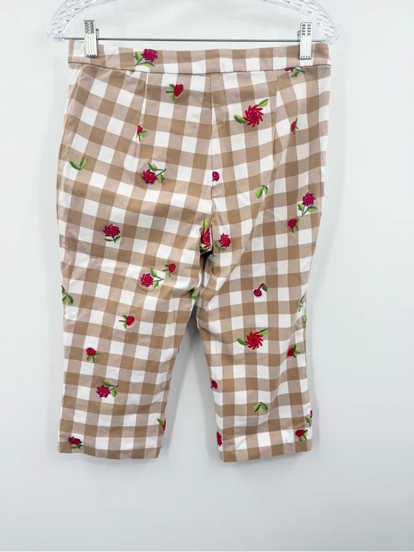 Anthropologie Maeve Tan/White Gingham Capri Floral Embroidered Pants Size 4P - Image 3