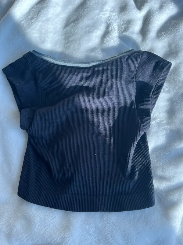 Urban Outfitters Croptop - Image 3