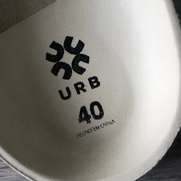 URB sandals . Cream . Size 9/10 Tan - Image 2