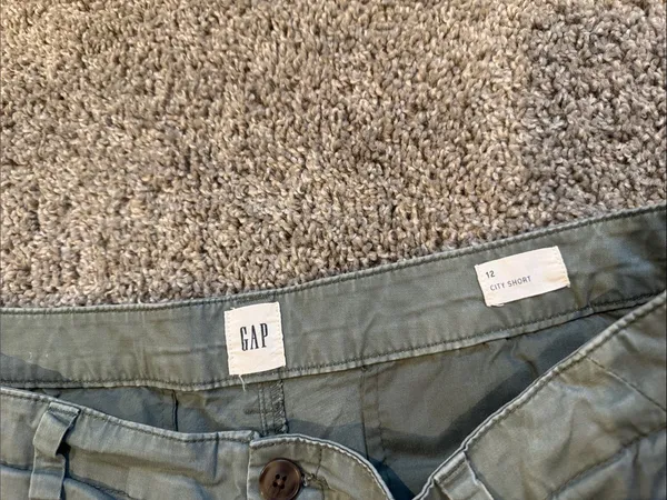 GAP Women's Olive Toned Chino Shorts - Image 2