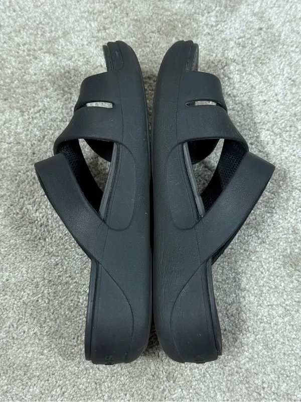 Crocs Women’s Gateway Strappy Sandals Lightweight Platform Sole in Black 7 - Image 7