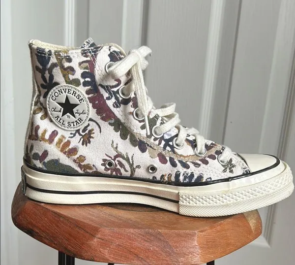 Converse Chucks Size 6 women’s US Stylish Floral High-Top Sneakers - Image 5