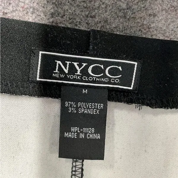 New York And Company Elegant Black Embroidered Paisley Stretch Back Kick Skirt Medium - Image 4