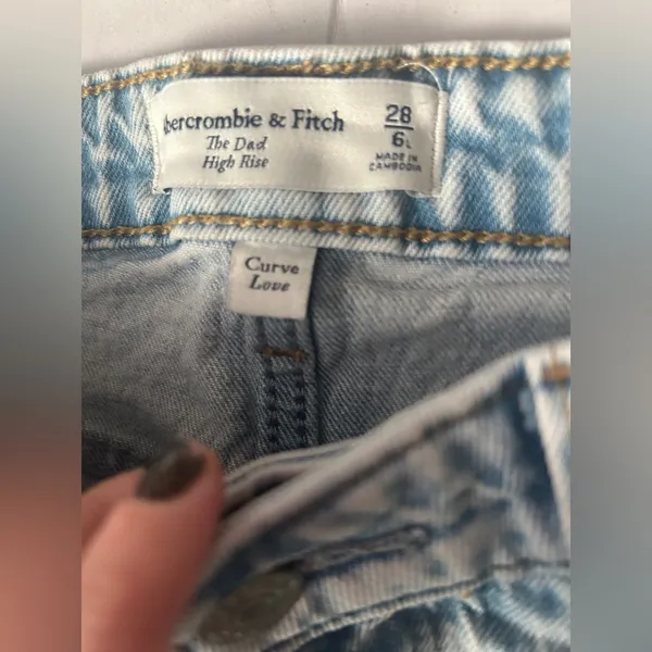 Abercrombie Curve Love: The Dad High Rise Jean 28 - Image 3
