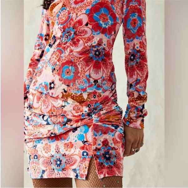 Della Burnout Velvet Mini Dress in Fruit Punch Combo - Image 4
