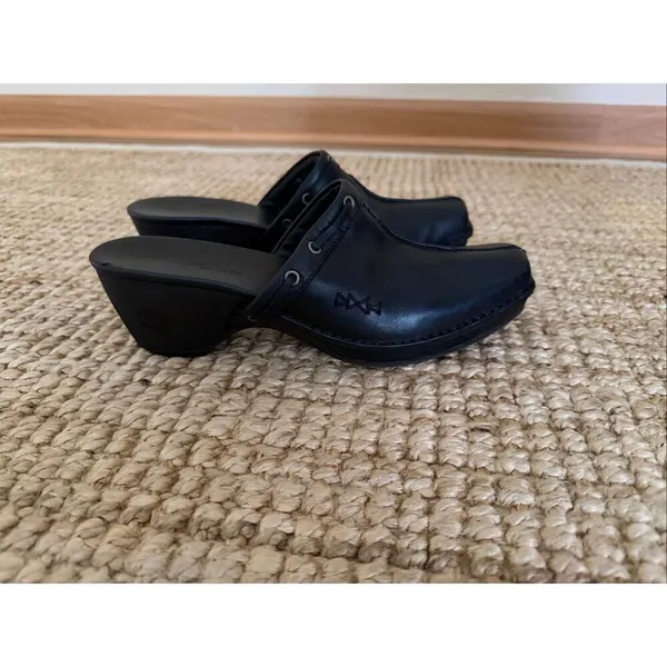 Timberland Women’s Black Leather Slip On Mules Size 7.5 Comfort Shoes - Image 2