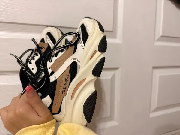 Steve Madden Sneakers - Image 2