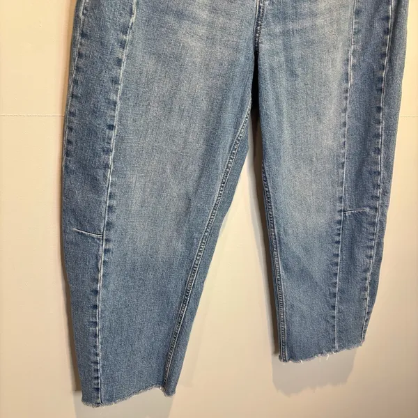 Old Navy Medium Wash High Rise Barrel Leg Raw Hem Jeans - size 12 - Image 3
