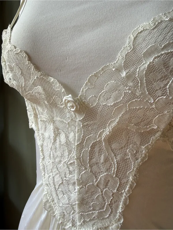 Val Mode Vintage White Lace Trim Bridal Nightgown - Image 9