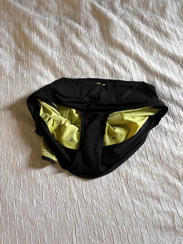 EXCELLENT Lululemon Run Speed Low Rise Shorts Lined Dash Yellow Black 8 - Image 4