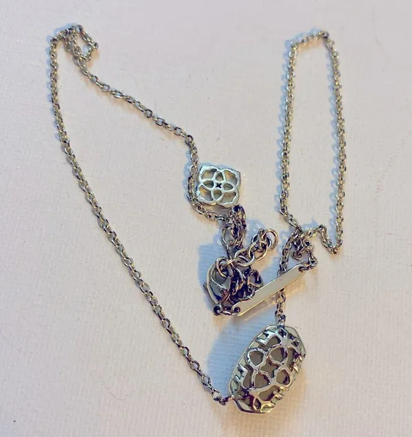 Kendra Scott Elisa Gold pendant necklace with iridescent white stone! - Image 4