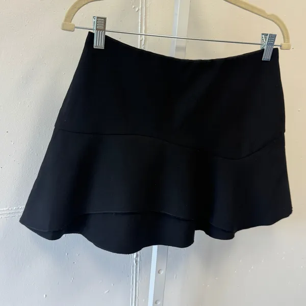 Zara Woman Black Ruffle Tiered Mini Skirt Size Medium Flounce Hem Hidden Zip - Image 3