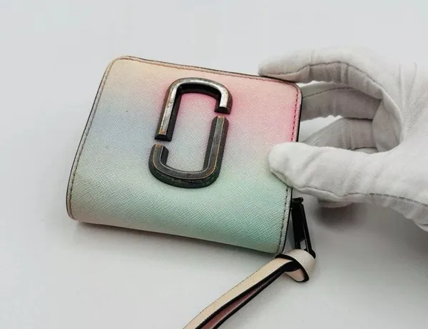Marc Jacob’s small zip wallet EUC - Image 2