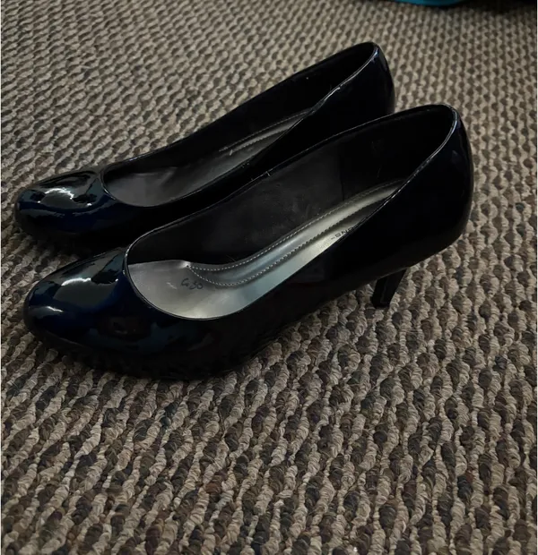 Heels Black Size 10 - Image 3