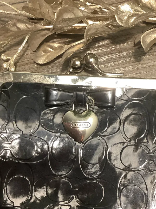 Coach Black Patent Leather Kiss-Lock Coin Purse with Heart Tag - Image 2