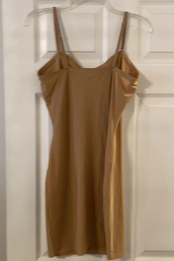 ASSET BY SPANX SIZE 1X Shape wear length28” excellent condition - Image 6