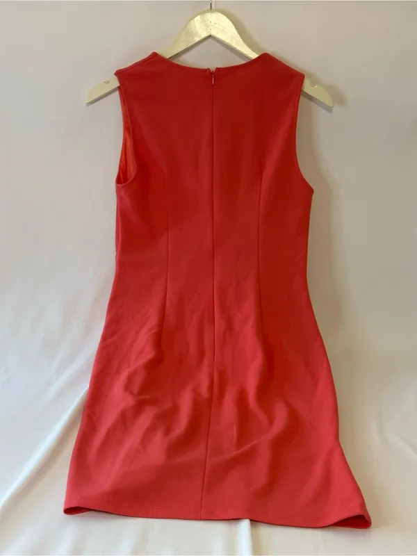 Sleeveless Red V - Image 5
