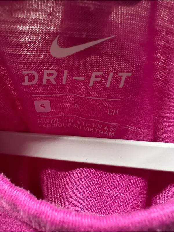 Nike Women's Magenta Athletic Tank Top - Image 2