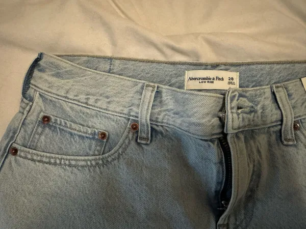 Abercrombie Low Rise Loose Shorts - Image 6