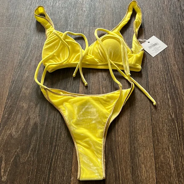 Bikini Lovers in Gige Giallo Bikini Gold - Image 2