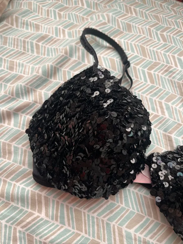 Victoria’s Secret vintage Y2K black sequined bra and thong panty set - Image 5