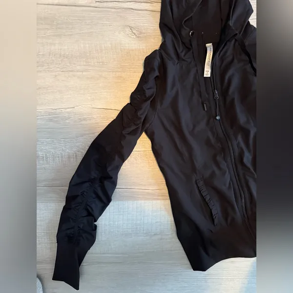 Small black active jacket - Image 3