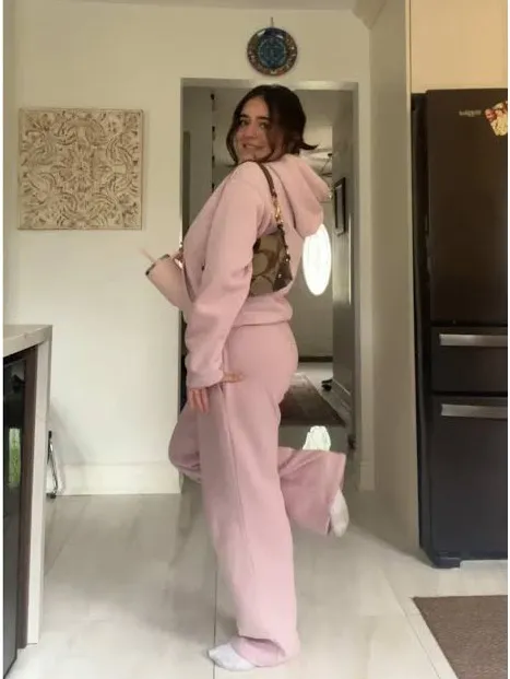 Aritzia Mega Fleece Cargo Sweatpants - Image 6