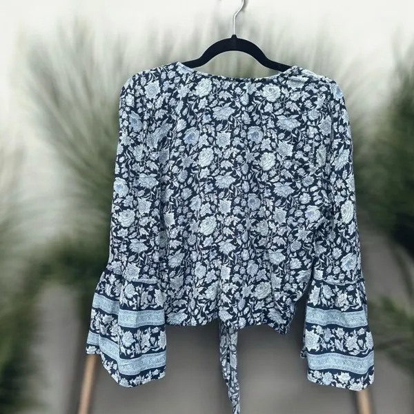 American Eagle Boho Floral Bell Sleeve Blouse Large - Image 3