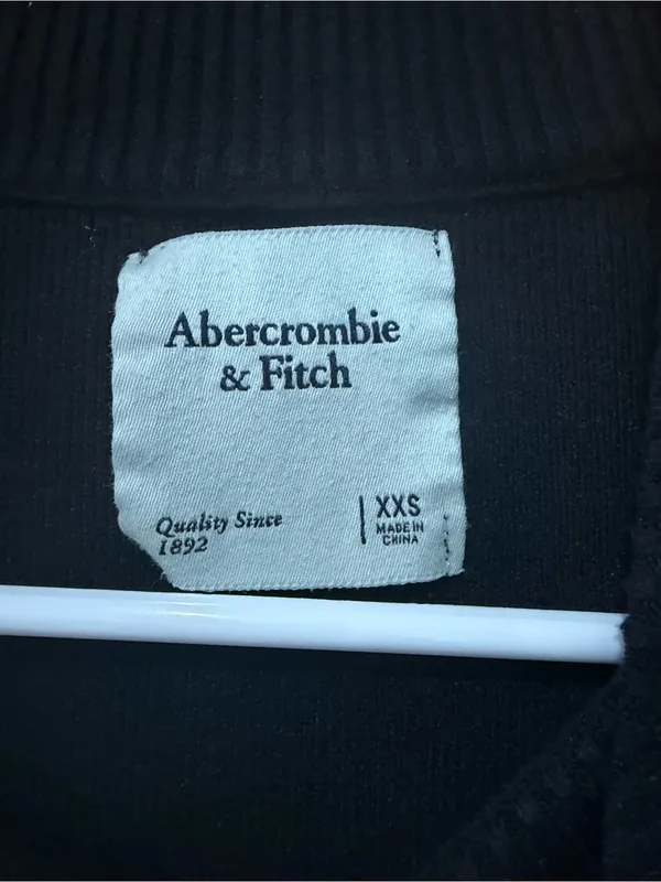 Abercrombie & Fitch Black Cropped Turtleneck Sweater - Image 2