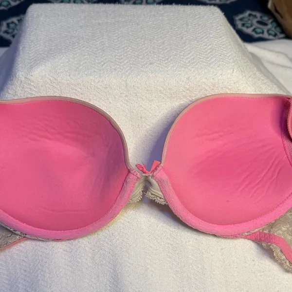Victoria's Secret Pink and Cream Lace Bra 32-D. - Image 3