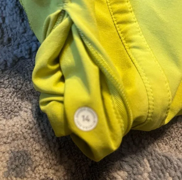 Lululemon SOLL Yellow Lightweight Low Rise Lined 2.5" Hotty Hot Shorts 14 - Image 3