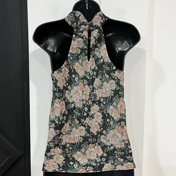 Heartloom Black Floral Halter Top Size Small Lined - Image 4