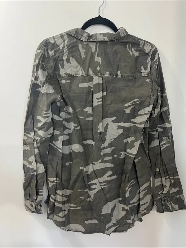 Express Gray and Olive Camo Button-Up Shirt - Image 3