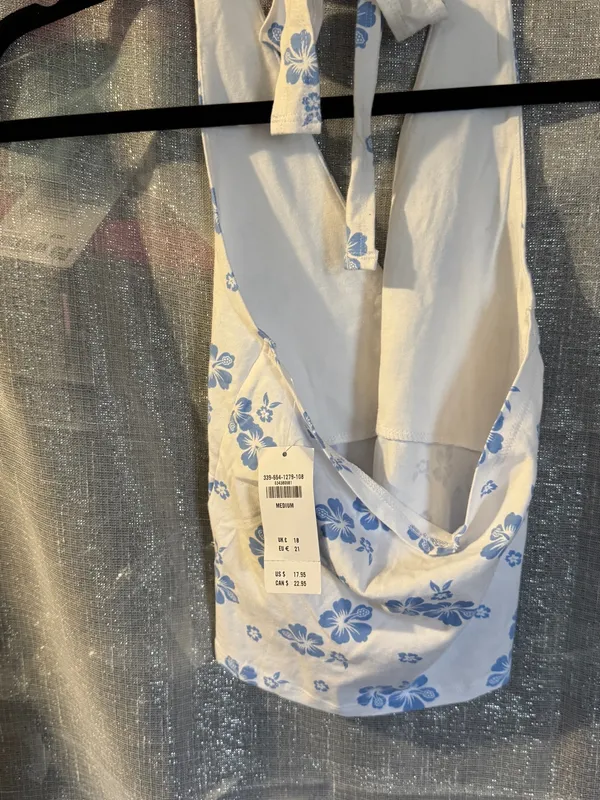 Hollister White V-Neck Cropped Camisole with Blue Floral Print - Image 5