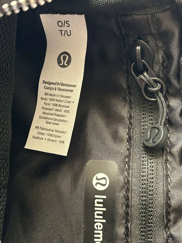 Lululemon Everywhere Crossbody Bag Black New With Tags 2L - Image 7