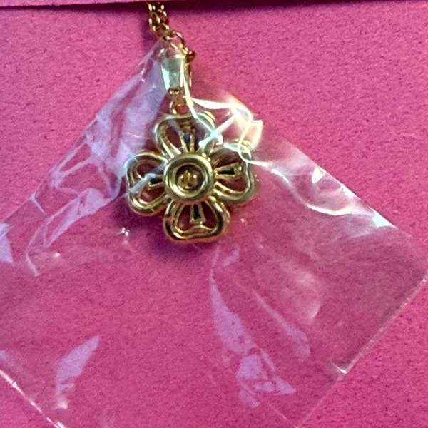 Elegant Gold Necklace with Four Leaf Pendant with Green Stones - Image 5