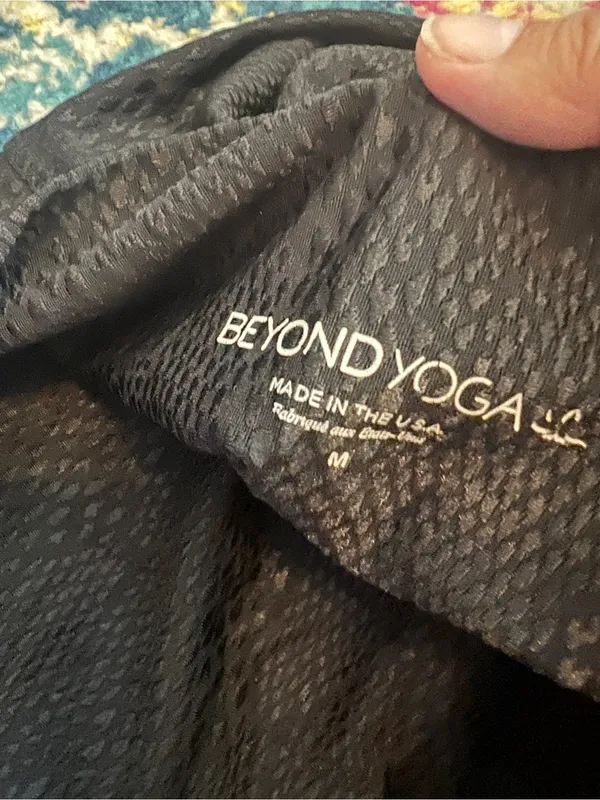 Beyond yoga Women's High-Waist Black Textured Bike Shorts - Image 8