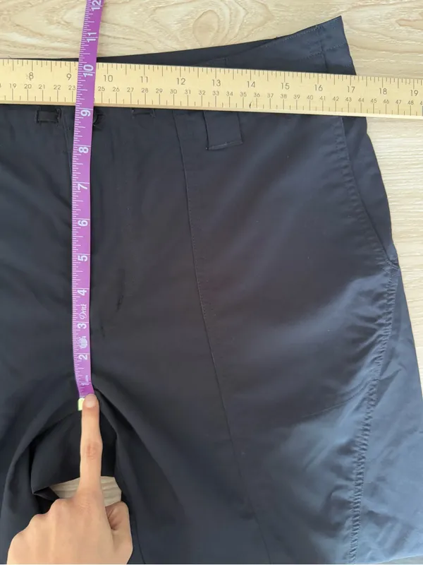 Patagonia women’s 12 Crop Pants mid rise Black outdoor hike trail - Image 7